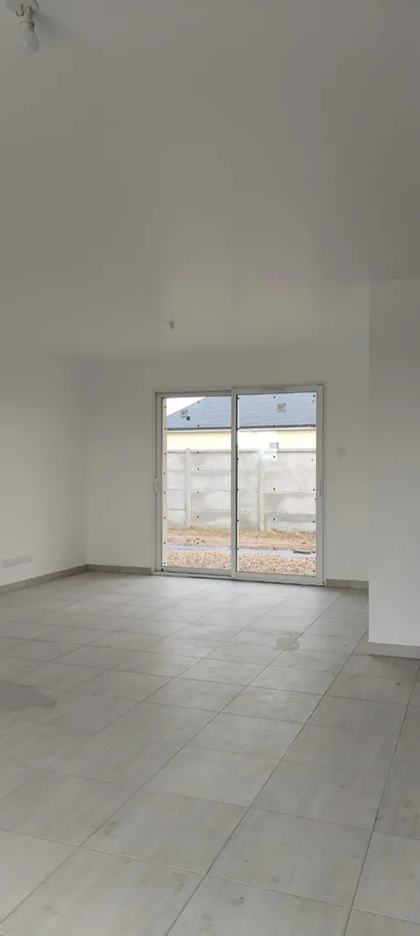 Pavillon neuf de plein pied finition velours au pistolet airless avec ces murs de couleurs près d' ÉVREUX 
