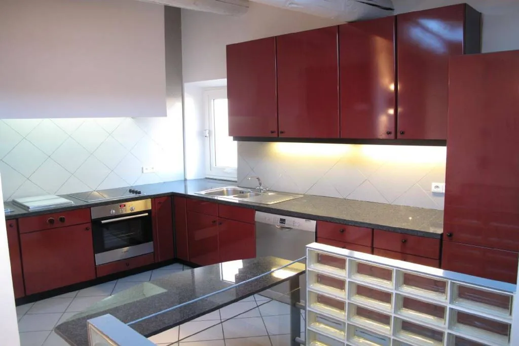 Vente appartement 2 Cassis au cœur du village en dernier étage bénéficiant d'une échappée sur mer