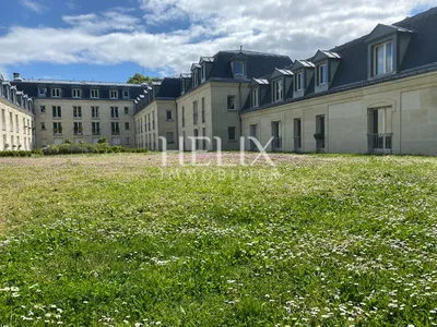 Le Pecq, sous les terrasses de saint Germain en Laye. 
3 pièces au sein d'un magnifique parc.