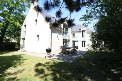 Le Vésinet - Belle maison 9 pièces de 230 M² dans un parc privé
