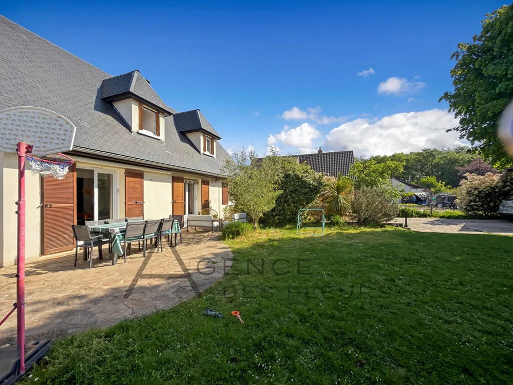 A vendre maison de 122 m² édifié sur 714 m² de terrain sur la commune de CLÉON 76410