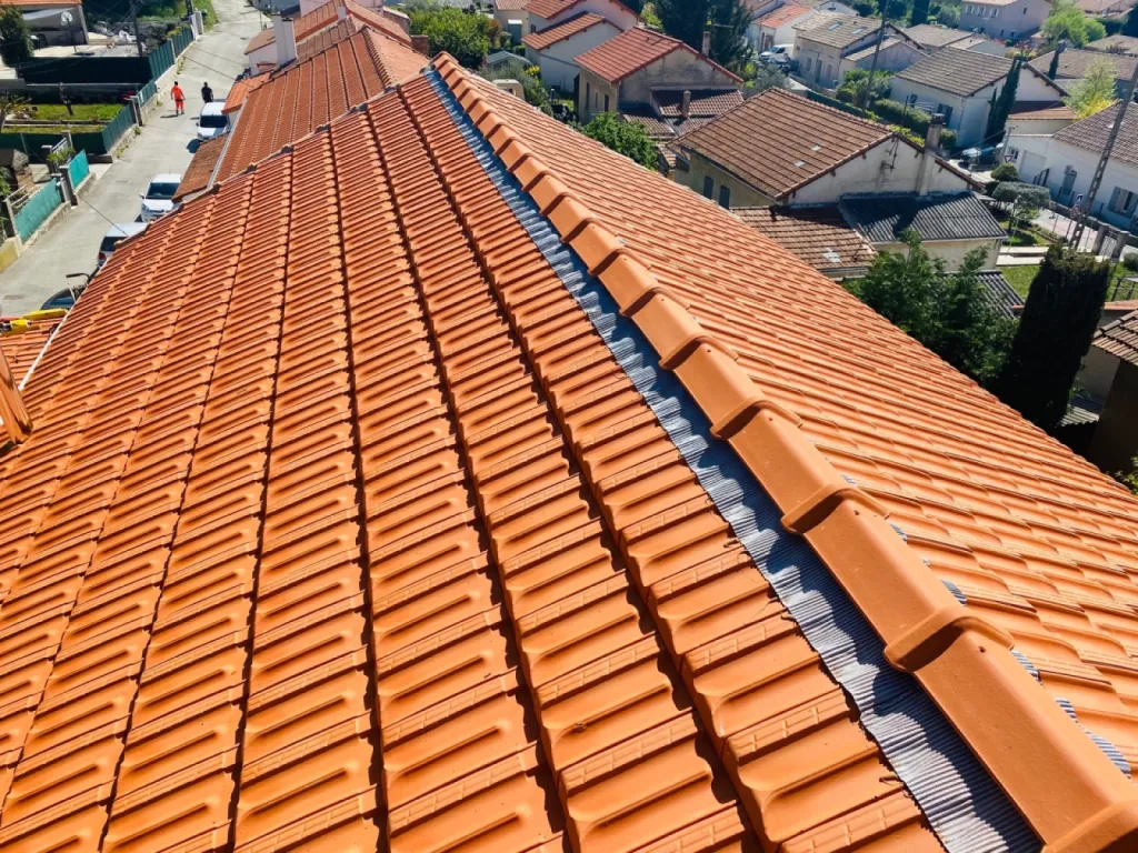 Réfection d’une toiture en tuiles plates de Marseille sur Port de Bouc près de Martigues