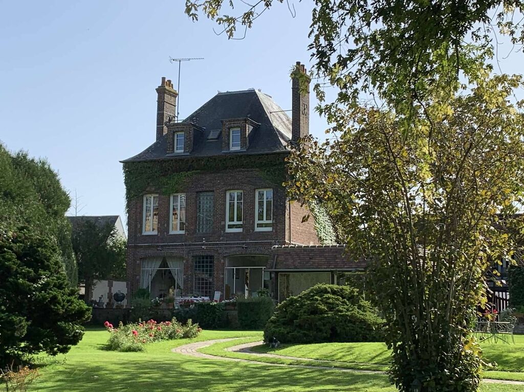 SUD PAYS D'AUGE (CALVADOS) MAISON DANS VILLAGE AVEC TOUS COMMERCES