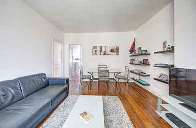 A vendre un bel appartement de 52,68 M² beaux volumes, dans un immeuble à Saint Germain en Laye, proche de la Place du Marché, 5 minutes du RER A.