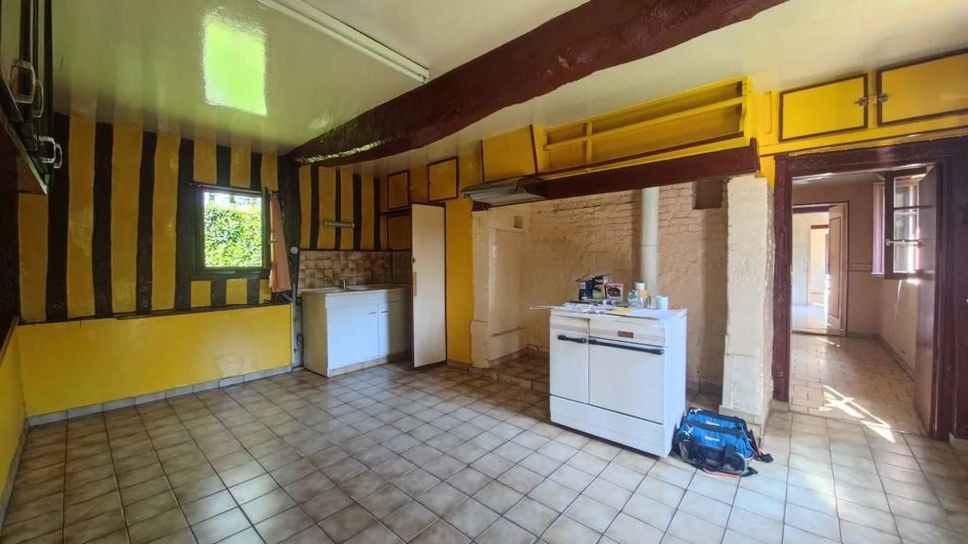 VENDU charmante longère de 95 m² bâtie sur un terrain de 1068 m² paysagés et clos situé à 10 minutes de plages