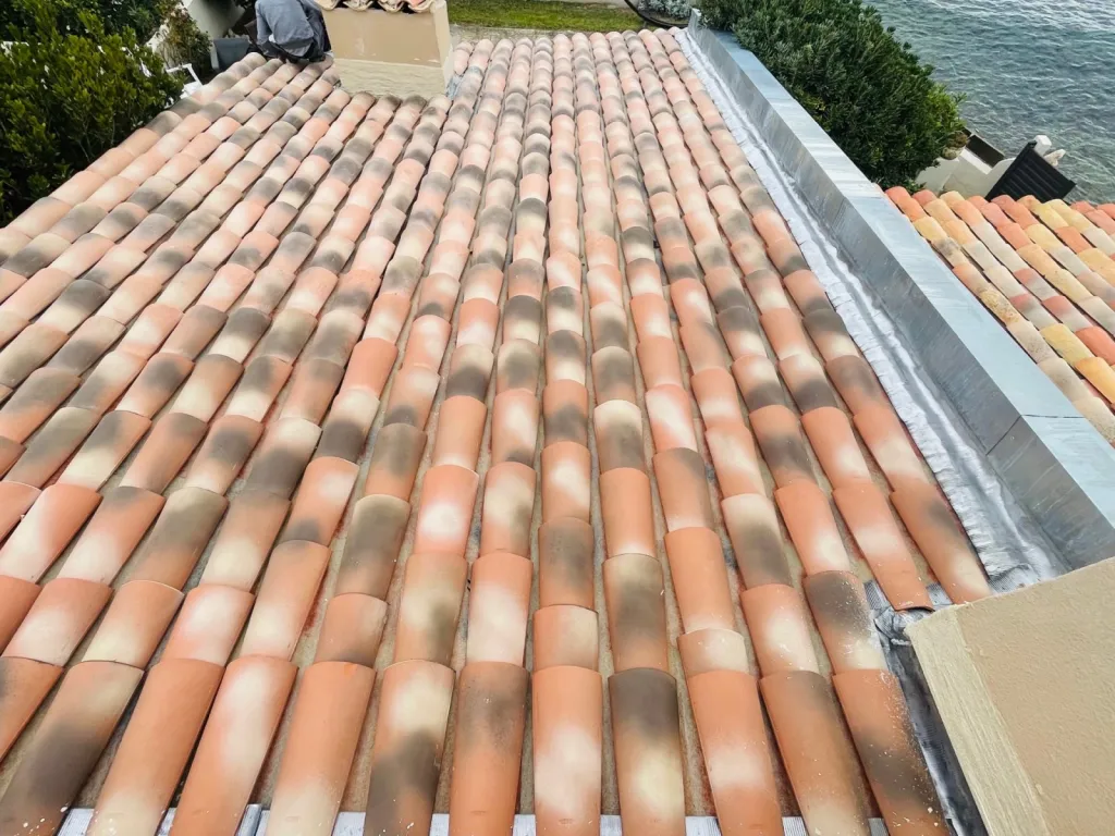 Réfection d’une toiture de maison en P.S.T Canal près de Aix en Provence.