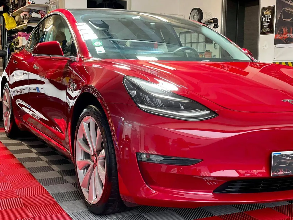 Prix d'un traitement céramique tesla model 3 à Lyon