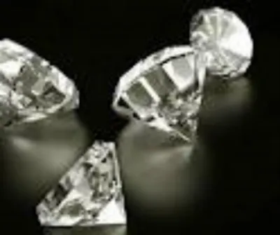 pierres precieuses, diamants, émeraudes, saphirs, rubis
