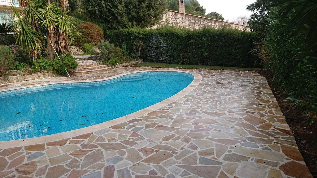 Quartz du Brésil en Opus Incertum - Une solution idéale pour vos aménagements extérieurs