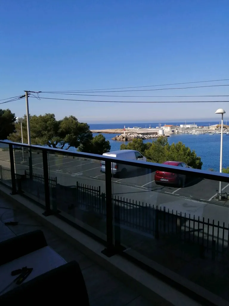 Films adhésifs sur garde corps a NICE.