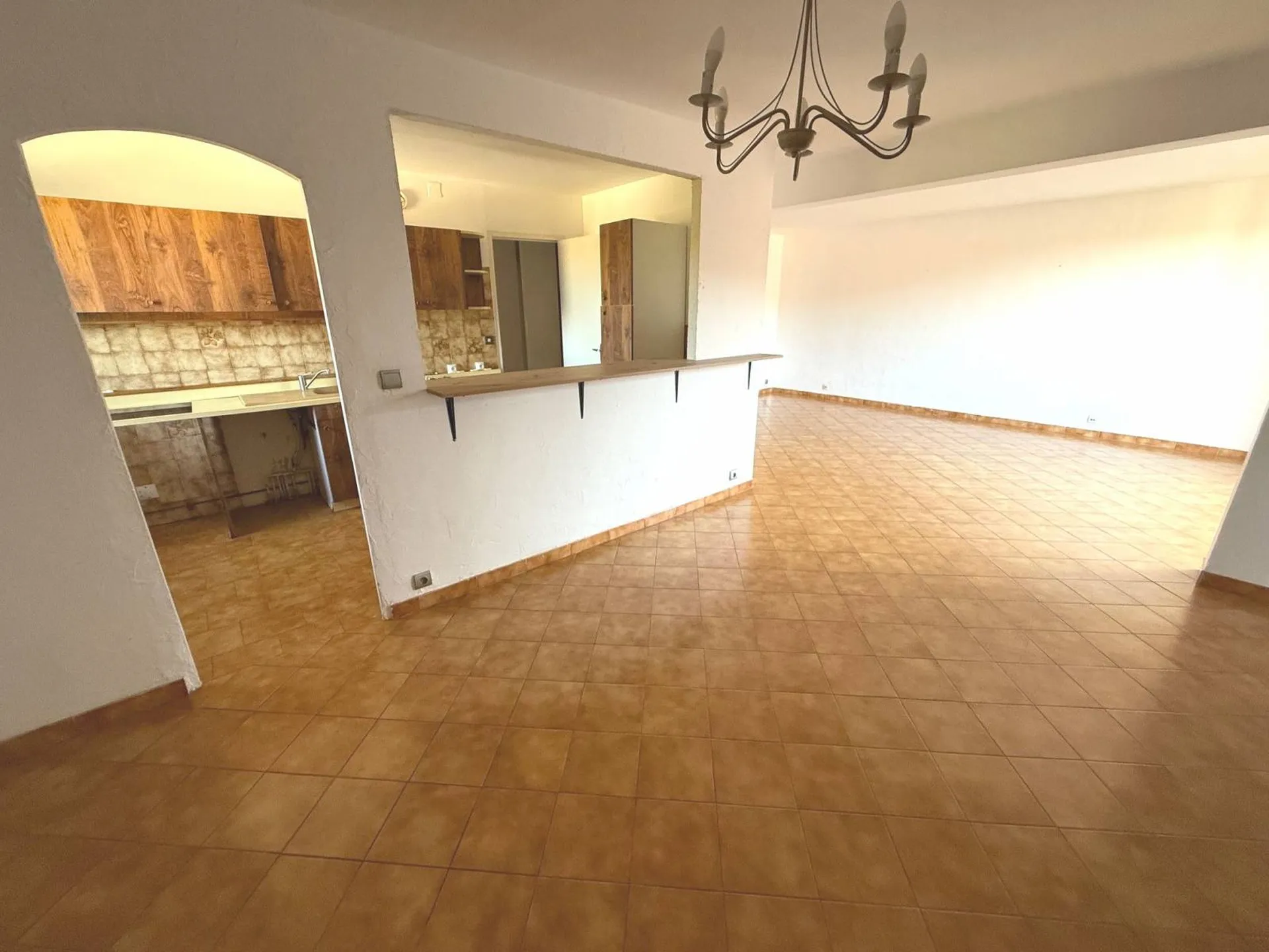 Grand T4 à remettre au goût du jour dans le village de Roquefort la Bédoule