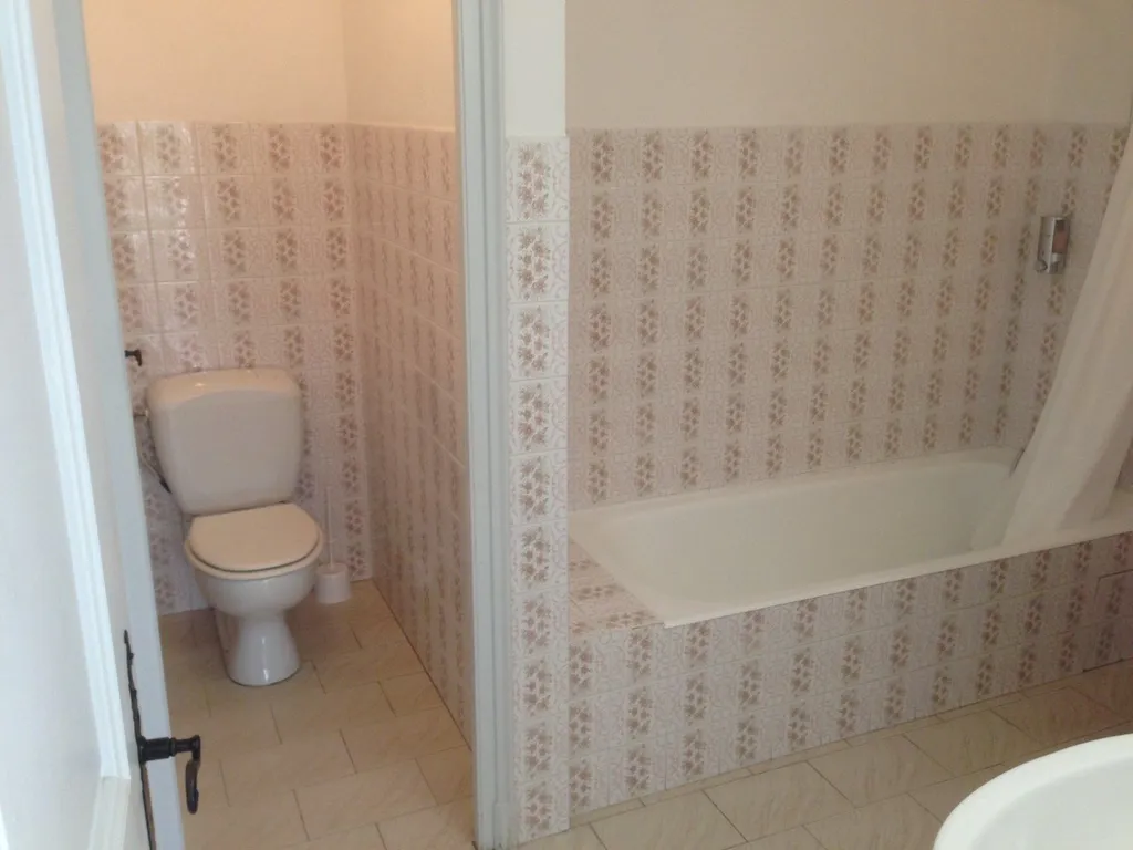 Baignoire et WC séparé