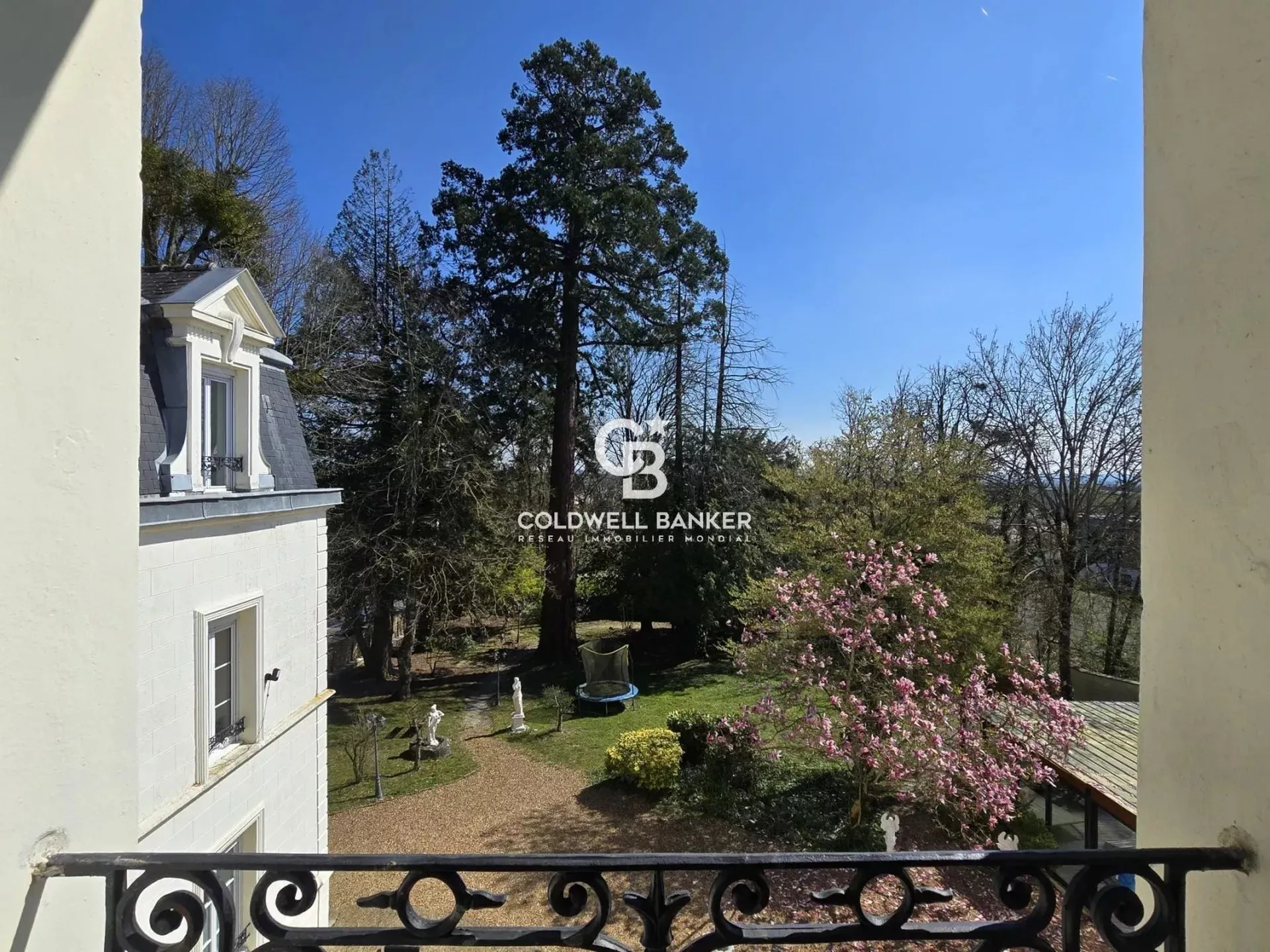 à vendre en sarthe demeure historique sublimée par des prestations contemporaines