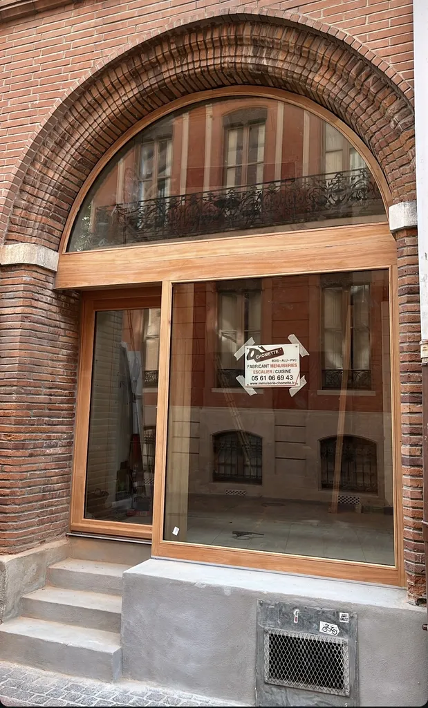 Devanture en bois pour Boulangerie à Toulouse (vue extérieure)