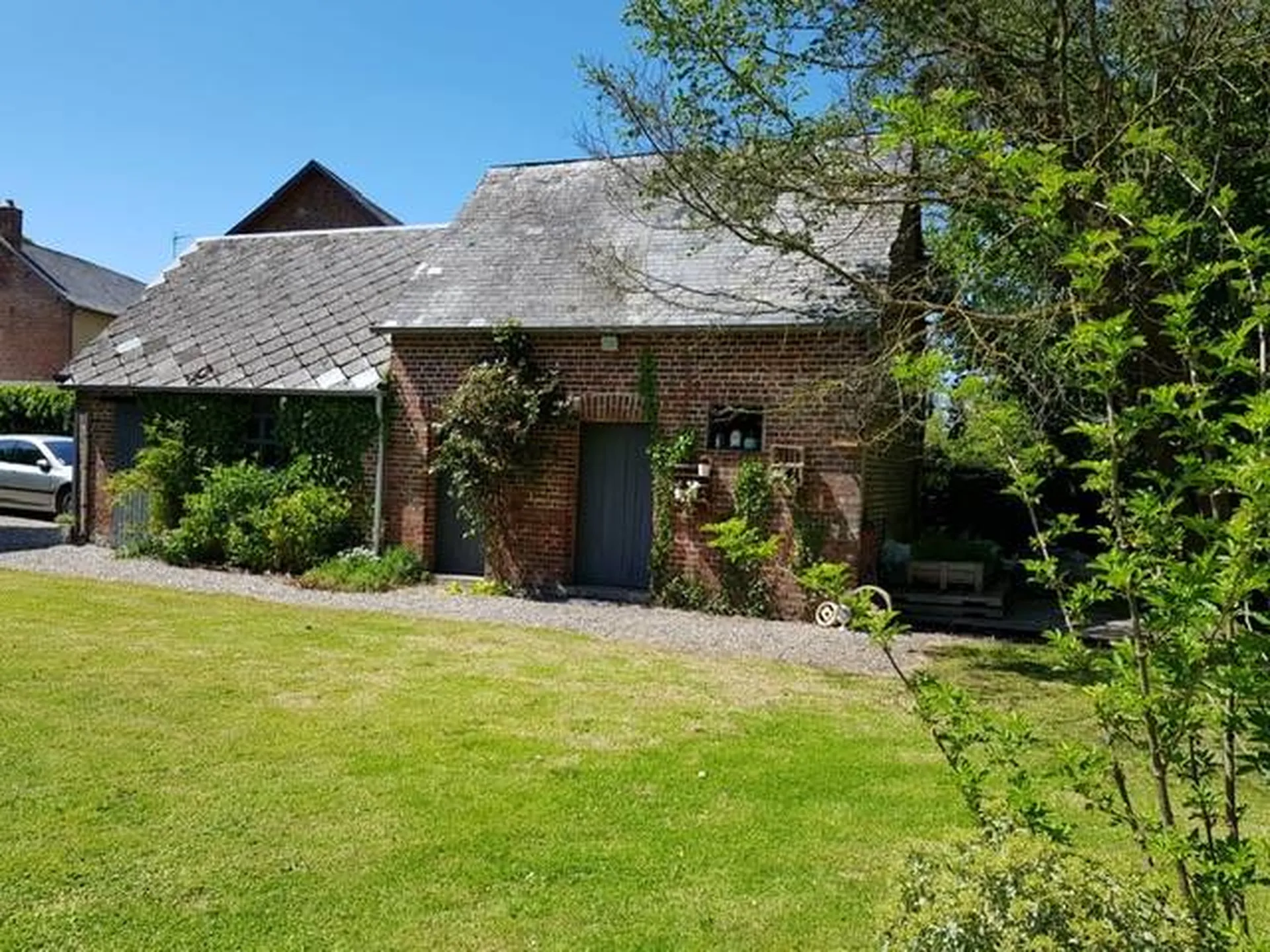 Maison de Charme, au bord d'une rivière, à 20 mns de la mer, en Normandie