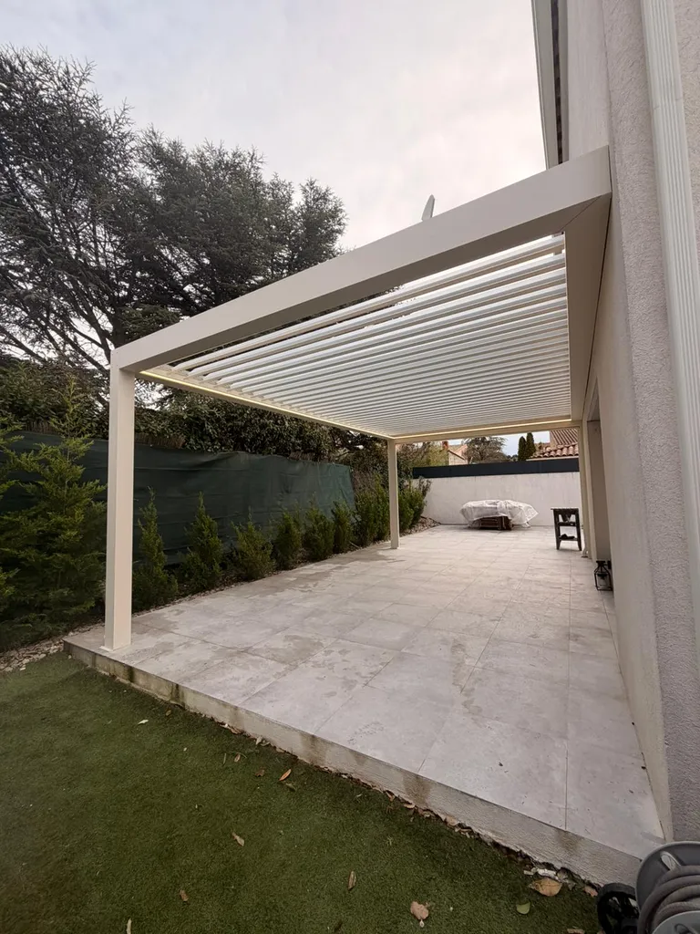 Pergola bioclimatique sur le bassin d'Arcachon