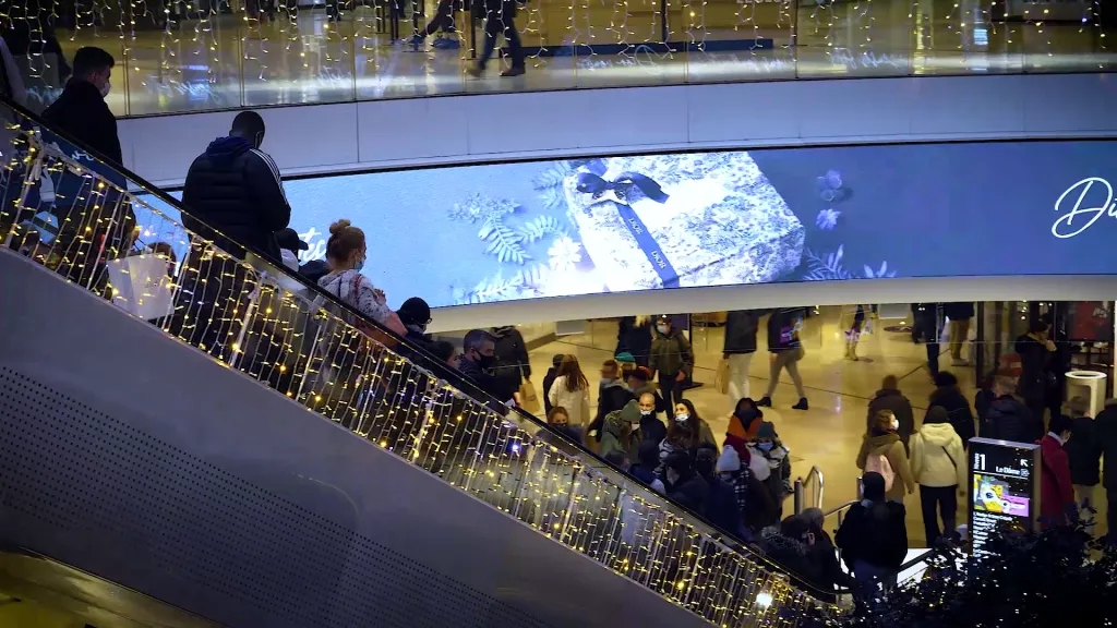 Réalisation d'une vidéo marketing/communication pour l'entreprise Clear Channel à l'occasion de la campagne Dior à Paris La Défense