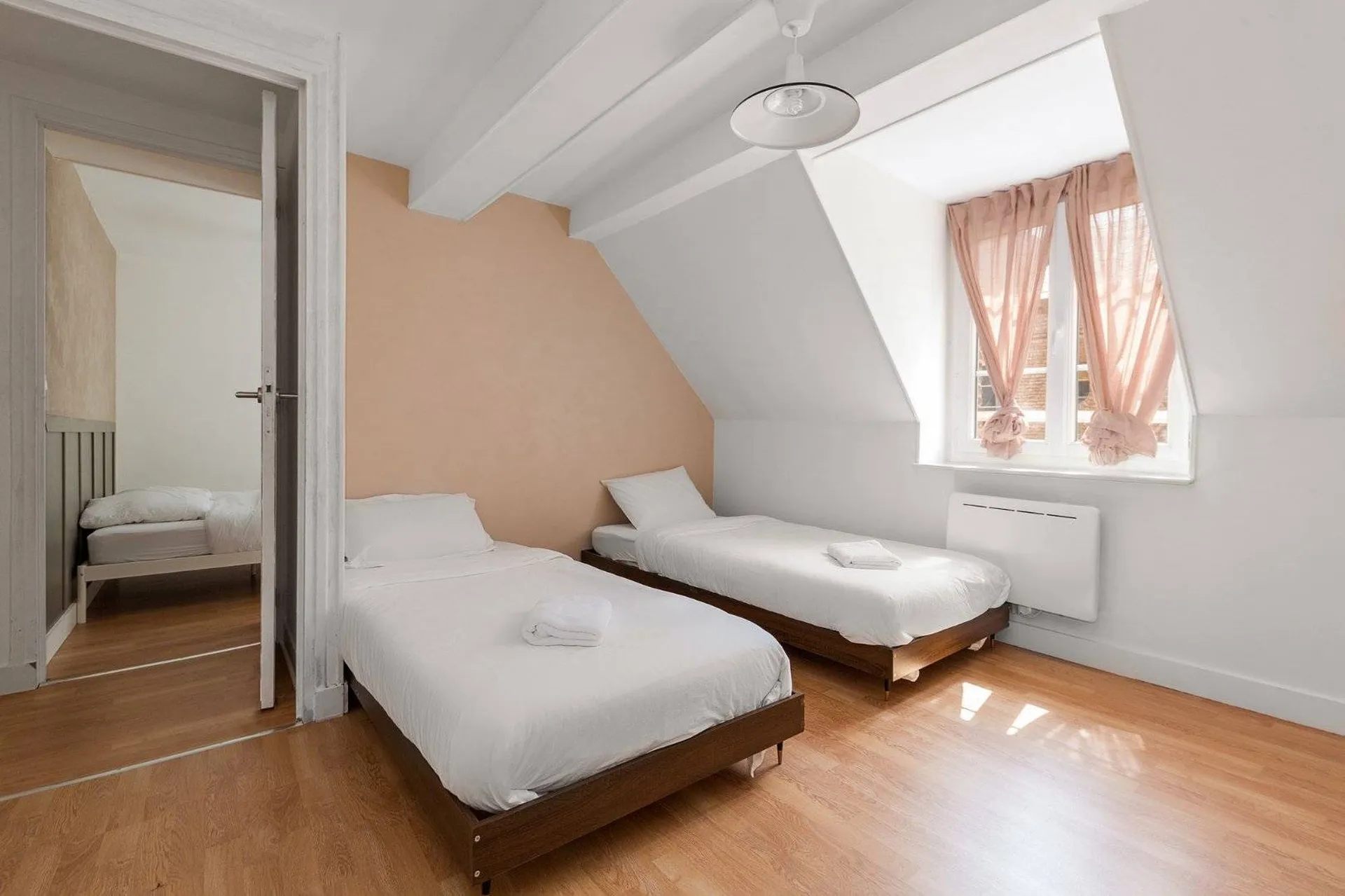 Appartement situé au 2ème étage, meublé de 64.43m² en Duplex en centre ville de Dieppe, Normandie, 76.