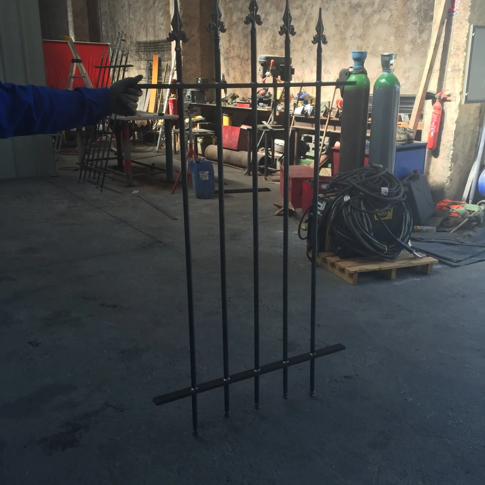 GRILLE DE SECURITE ACCES FENETRE FABRIQUEE SUR MESURE A MARTIGUES POUR NOTRE CLIENT DE CARRY LE ROUET