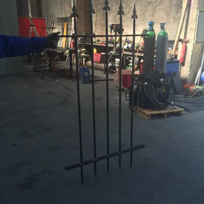 GRILLE DE SECURITE ACCES FENETRE FABRIQUEE SUR MESURE A MARTIGUES POUR NOTRE CLIENT DE CARRY LE ROUET