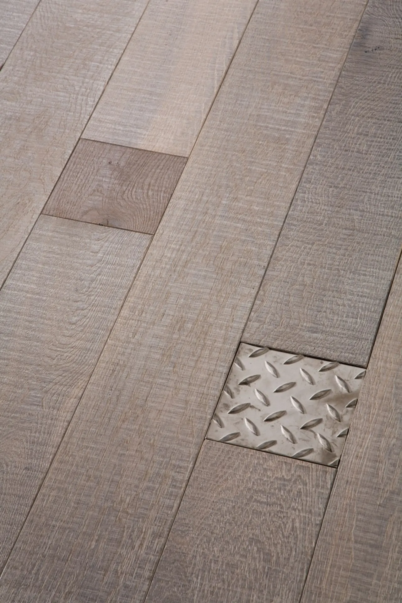 parquet avec cabochons métal ou bois