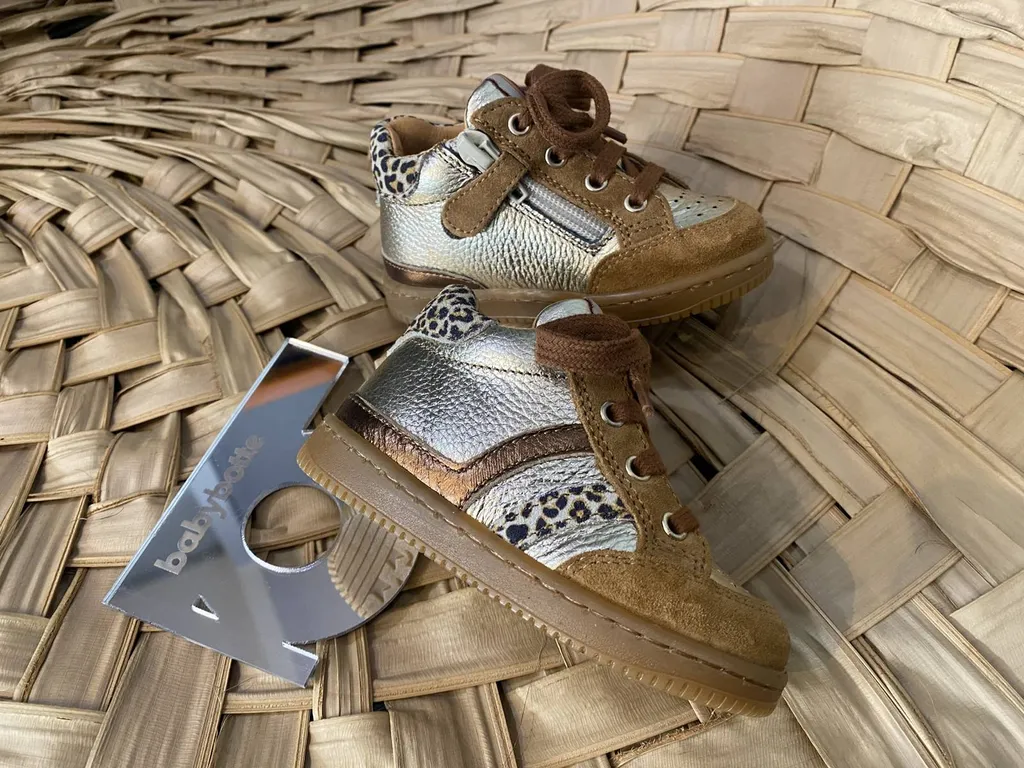 chaussure bébé léopard près de Villegouge