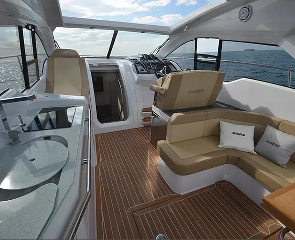 Acheter une vedette Hard Top Laver 38X Salpa en Martinique