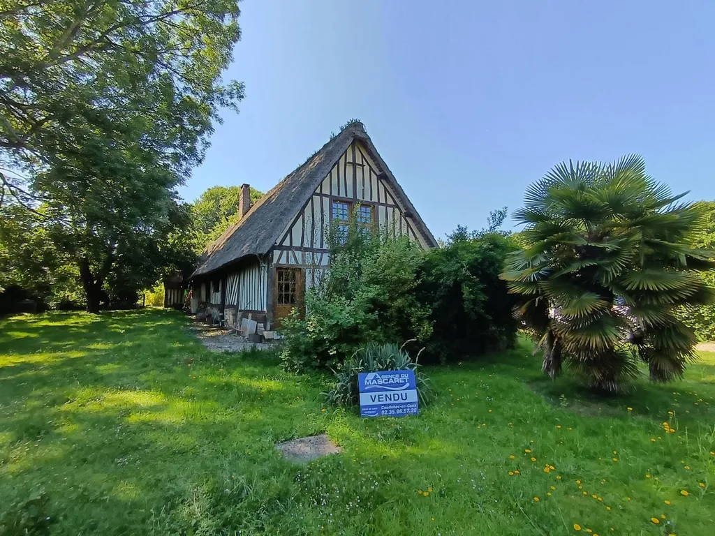Chaumière, à vendre, viable de plain pied, offrant de beaux volumes et située sur l'axe Caudebec en Caux / Bourg Achard