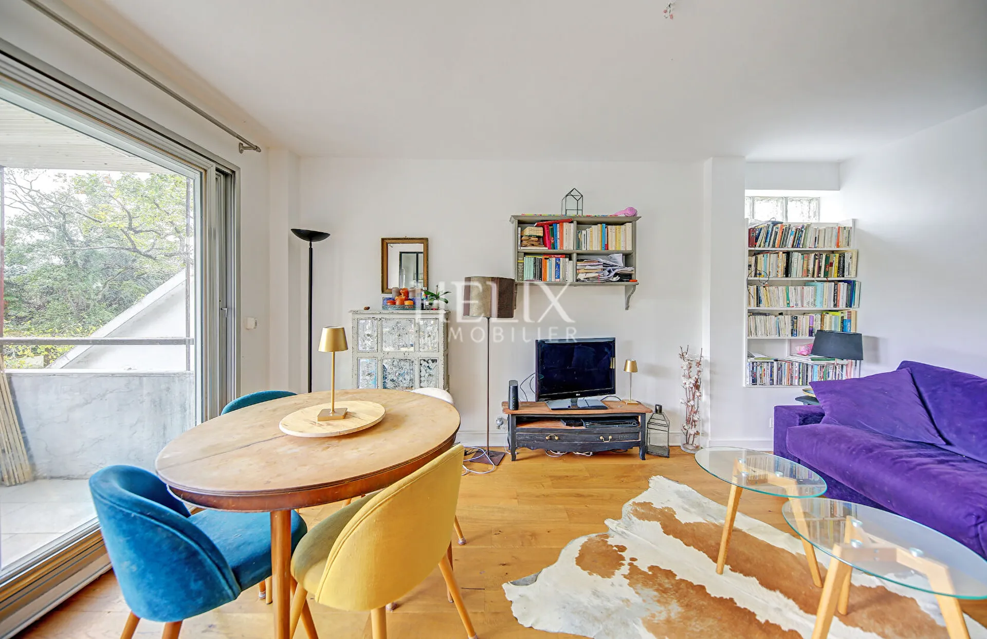 charmant appartement de 3 pièces situé au Vésinet, décoré avec soin et offrant un cadre de vie calme et sans vis-à-vis avec ascenseur.
