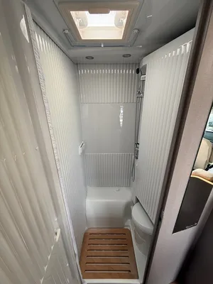 GRANDE DOUCHE AVEC PAROI RIGIDE