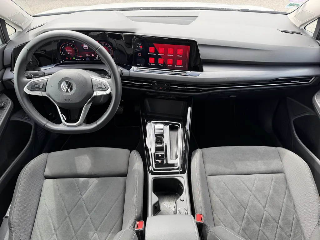 Volkswagen Golf 8 Hybride d'occasion à vendre proche du Havre : découvrez cette berline automatique chez Caudebec Automobiles