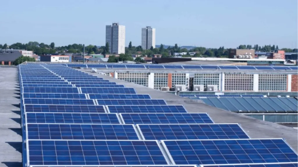 Installez des panneaux solaires sur vos locaux professionnels et réduisez vos factures d'électricité 