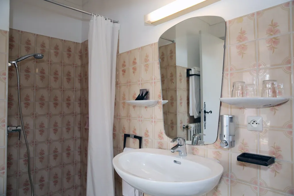 HDLP chambre V1. Salle d'eau avec douche.