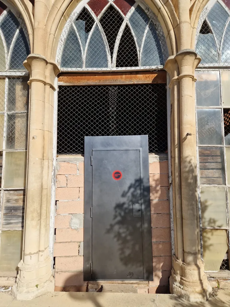 Protection à Marseille 9e du site de la Serre de la Jarre avec vidéosurveillance et porte anti-squat