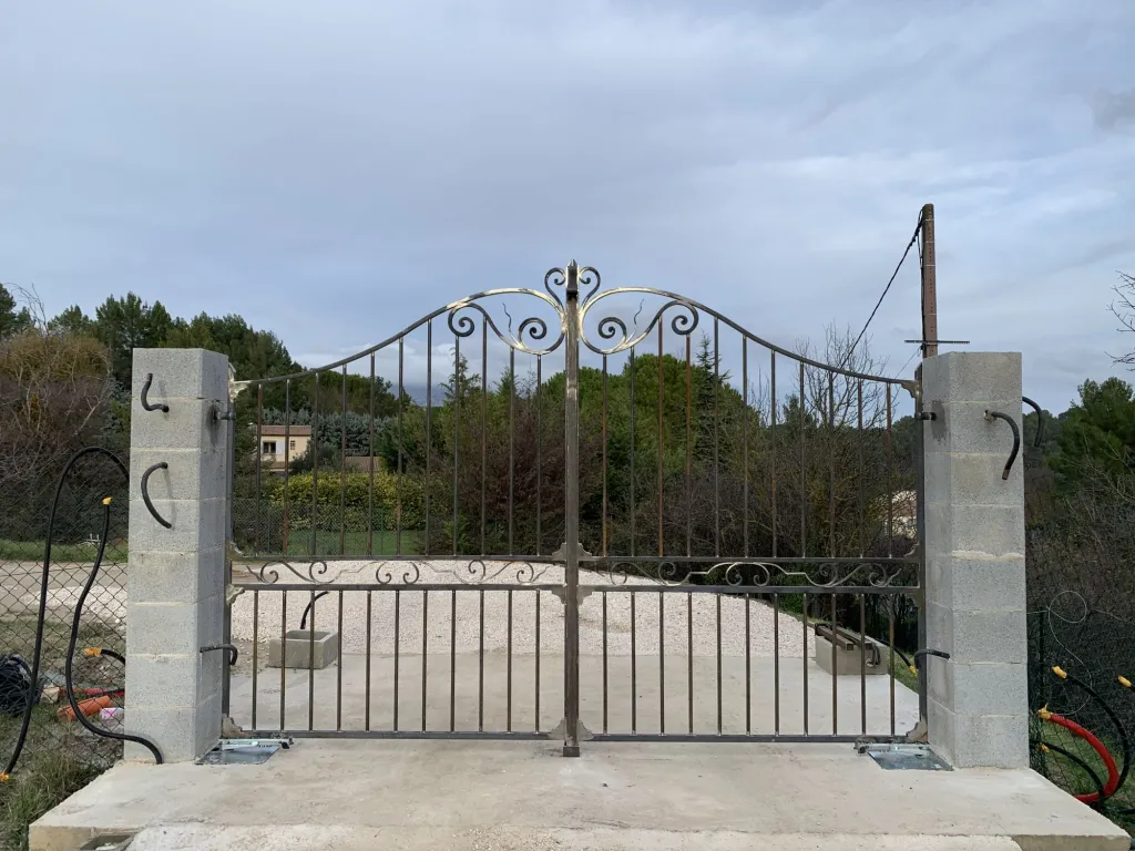 Portail en fer forgé à Fuveau