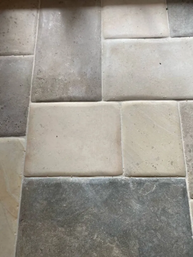 Carrelage en pierre naturelle de France. 36 rue de Bourgogne à Paris 
