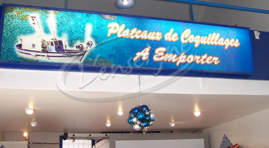 panneau publicitaire en adhésif de découpe sausset les pins