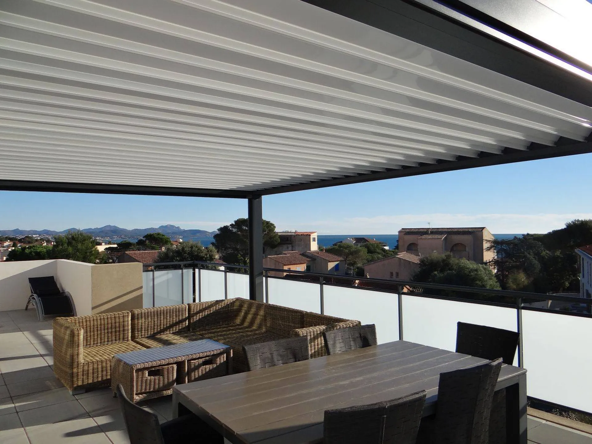 PERGOLAS BIOCLIMATIQUES OPEN A LA CIOTAT