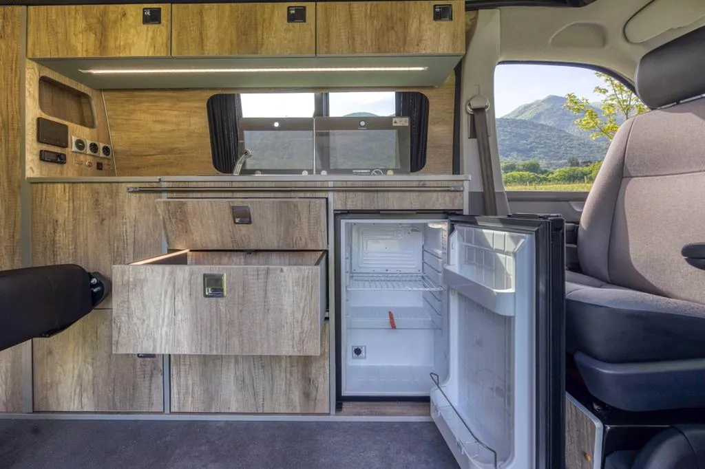 Spécialiste aménagement intérieur VW T6 Long à Lyon : transformation van sur-mesure dans le Rhône