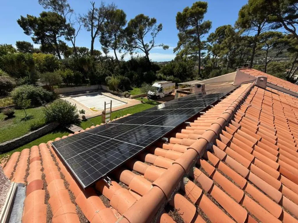 Pose de 18 panneaux solaires Trinasolar + 18 micro onduleur Enphase IQ8P