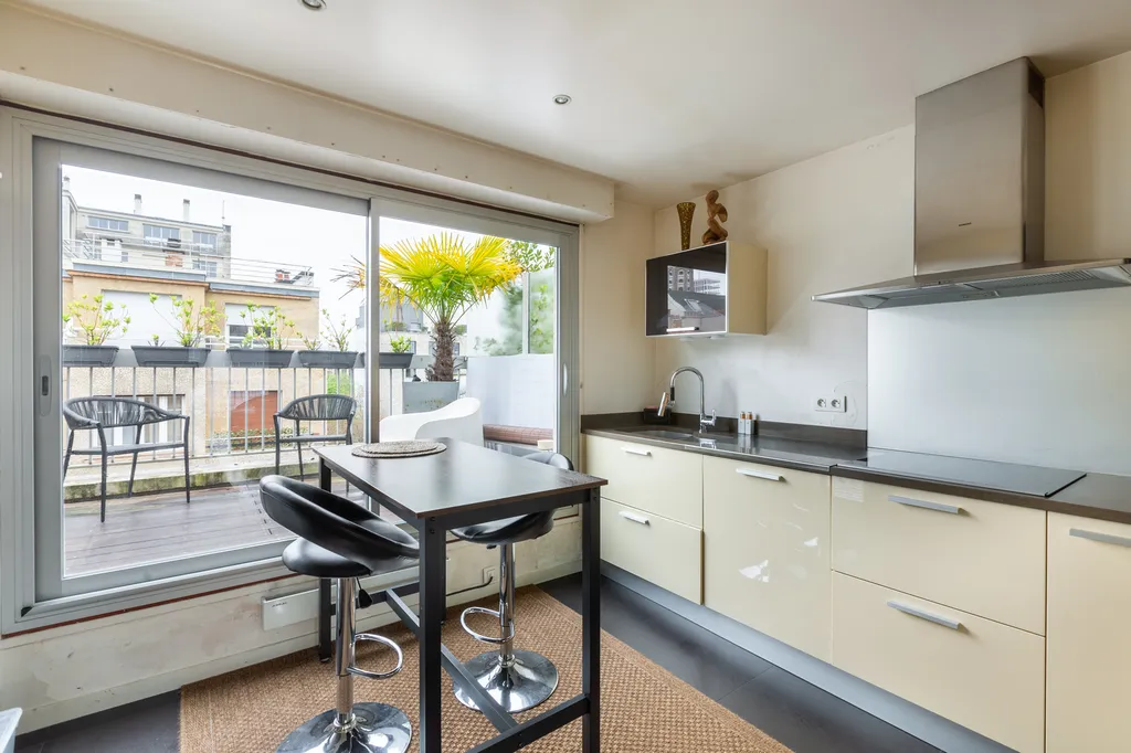 A vendre en dernier étage avec terrasse et excellent état général - Jeval / Convention Paris 75015