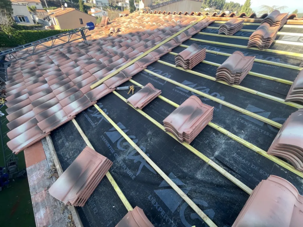 pose des tuiles sur istres