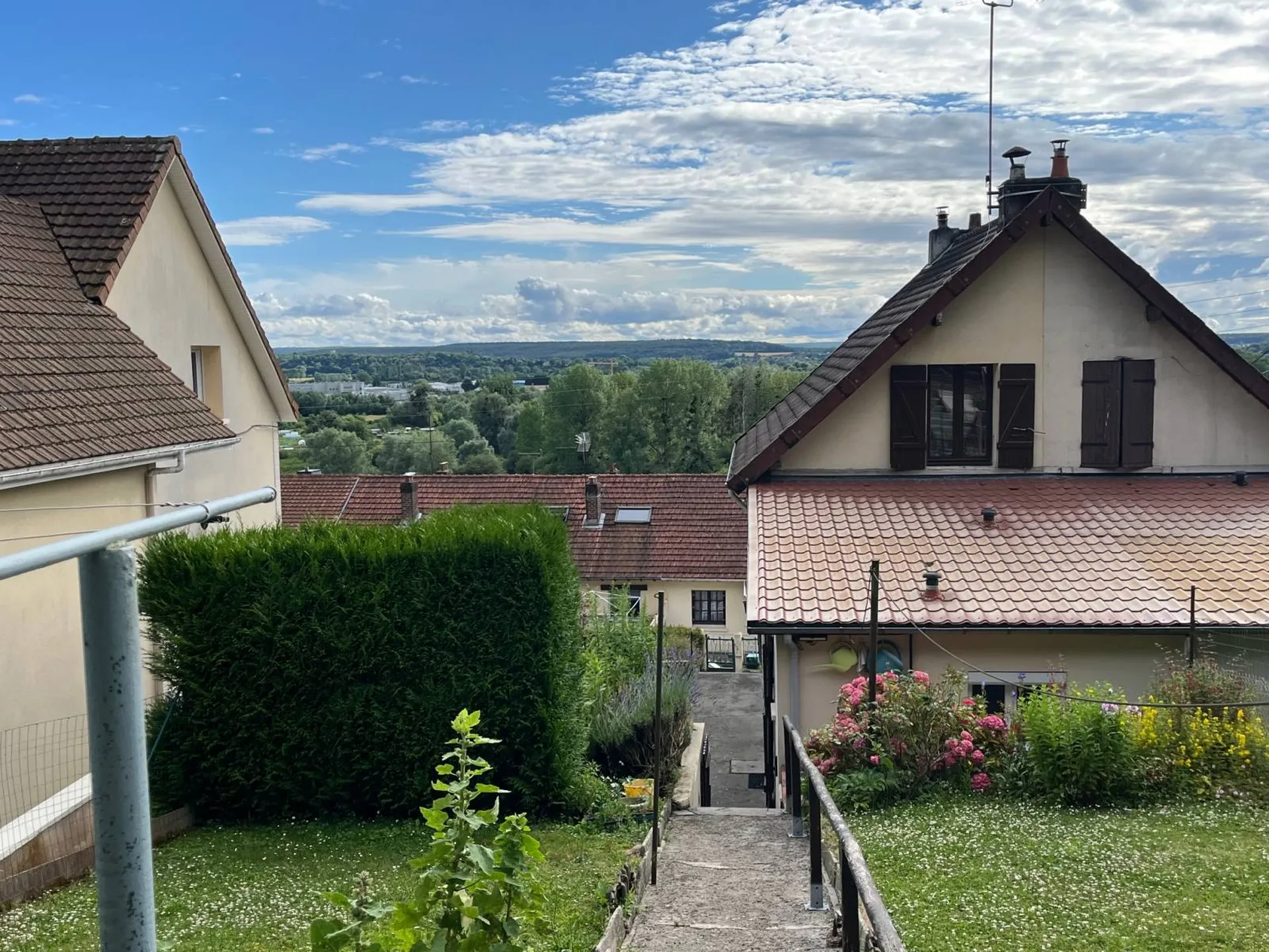 Maison jumelée d'un côté, à vendre, située au Trait - Idéal 1ère acquisition