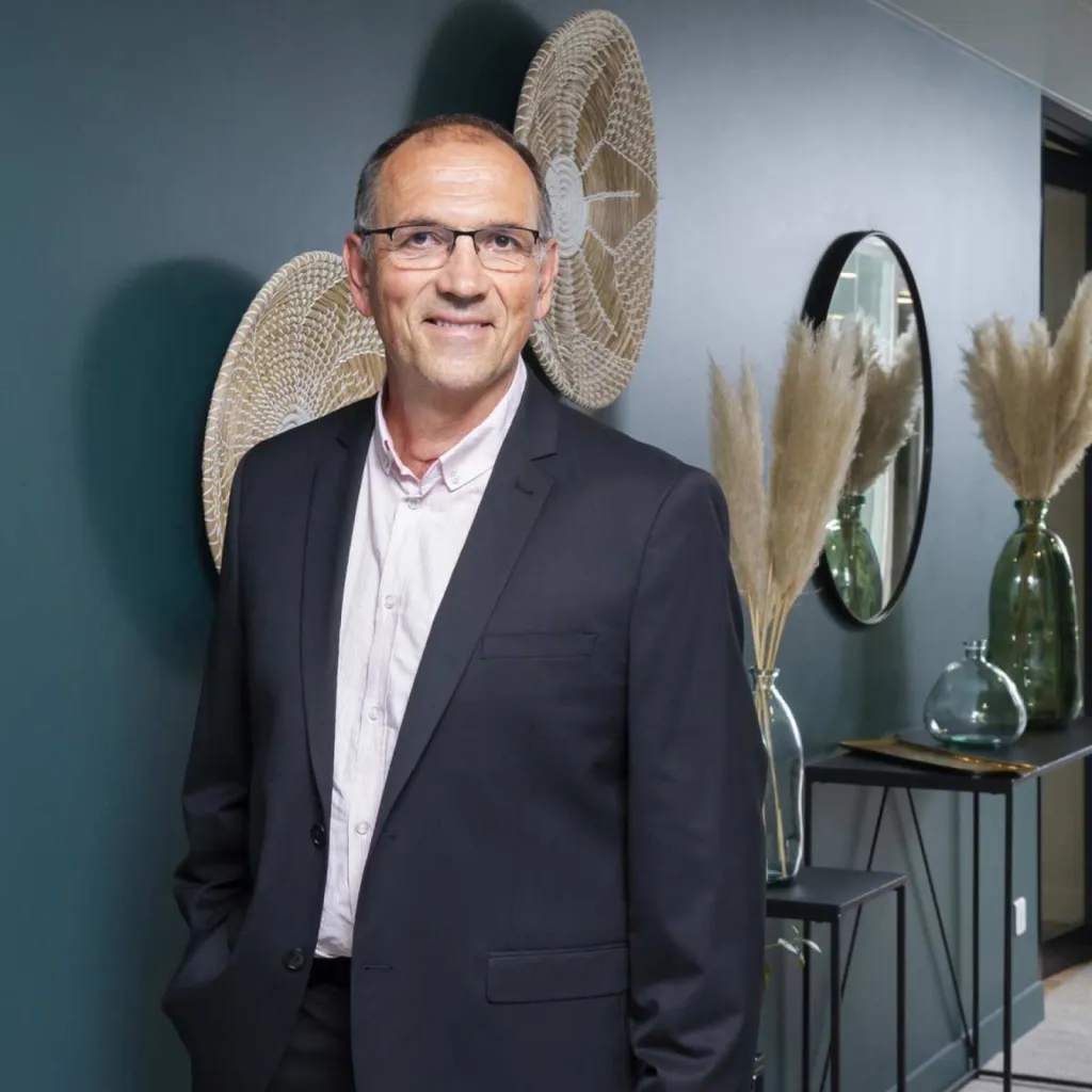 photographe corporate Lyon pour portrait en entreprise avec installation d'un studio mobile