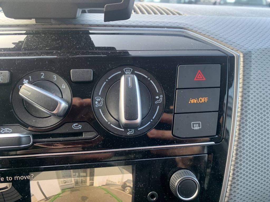 Volkswagen UP d'occasion essence 65cv proche de Caudebec