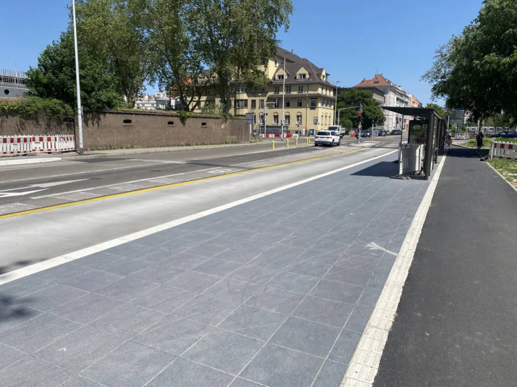 Pose de dalle pour un trottoir à Strasbourg dans le Bas-Rhin