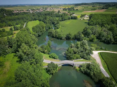 Paysage de L’Isle‑d’Espagnac en Charente, un environnement idéal pour faire estimer son camping‑car avec l’expertise Horde d’Or.