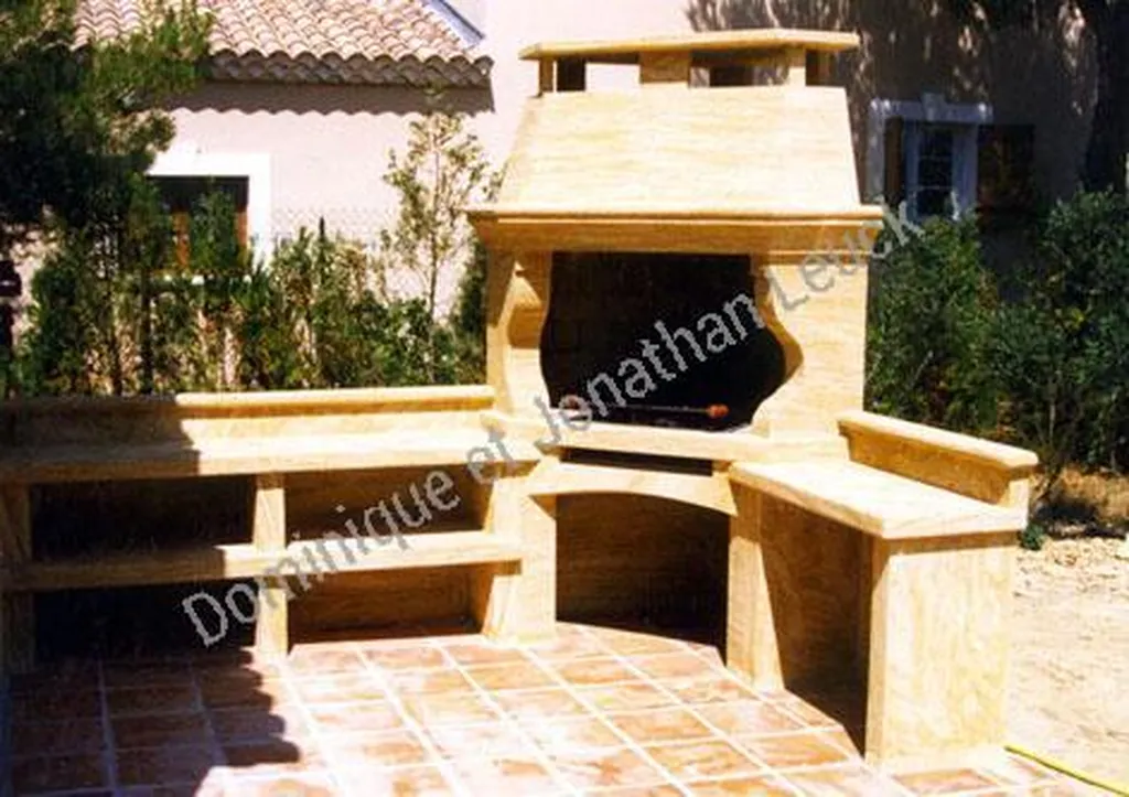 Barbecue en pierre du Gard