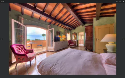 Villa provençale avec vue mer, piscine et jardin méditerranéen — le charme de Saint-Aygulf à deux pas des plages.