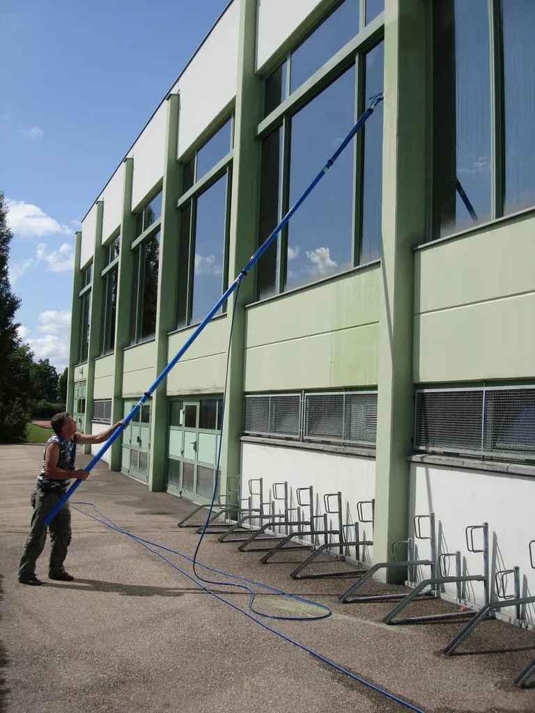 Nettoyage de vitrerie par système eau pure